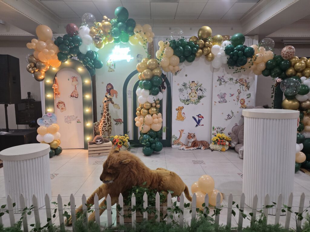 Courtyard – Kids Birthday Party Jungle Safari Theme Decor Setup